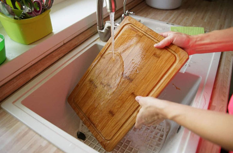 Can You Put Wooden Cutting Board in Dishwasher?